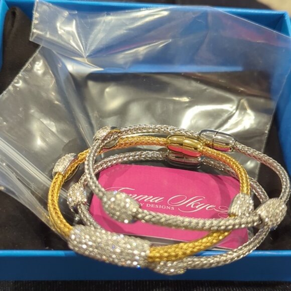 NWOT Emma Skye set of 3 Gold and Silver magnetic bracelet with stones